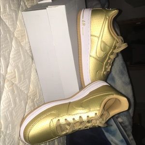 Nike Air Force 1 LV8